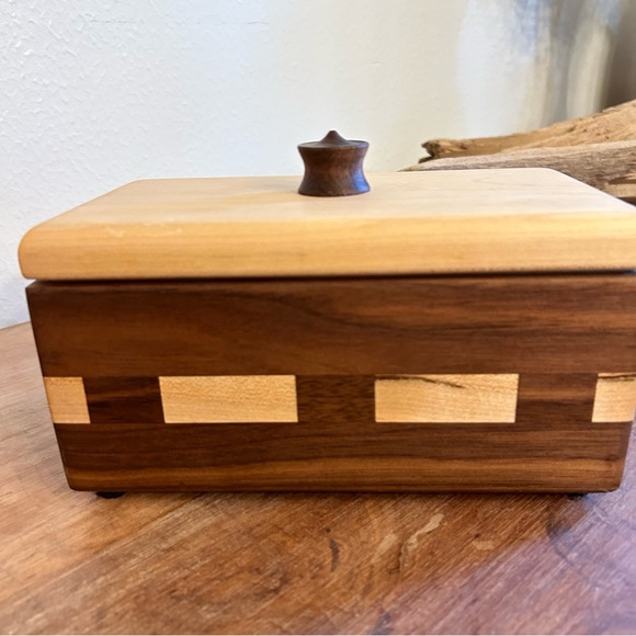 Gorgeous Solid handcrafted wood divided box  EUC lined inside - Picture 9 of 17